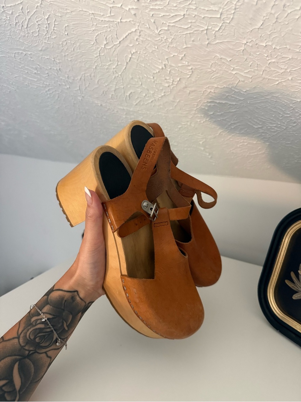 Swedish Hasbeens tan leather mary jane clogs - Picture 7 of 8